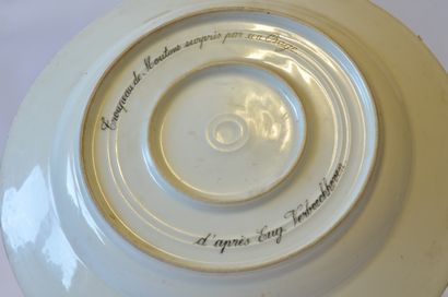 null BRUXELLES, GRAND plat en porcelaine, 2e manufacture d'Ixelles époqueLouis Demeuldre...