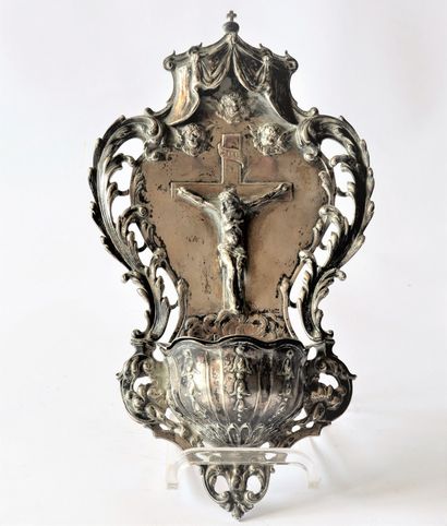 null 
BENITIER in silver XVIIth




The stoup is surmounted by Christ on the cross,...