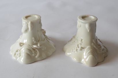CHANTILLY CHANTILLY paire de coupes de libation

en porcelaine tendre à imitation...