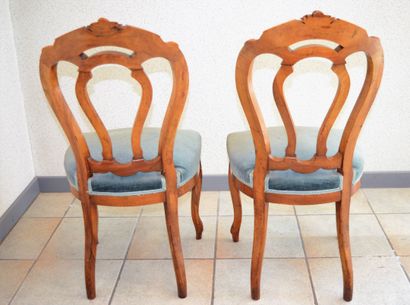  Paire de chaises Louis Philippe, asssise en velours, dossier sculpté en bois cl...