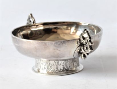 null WEDDING CUP, Morlaix 1706

Master Goldsmith : Thomas Maillard

The plain cup...