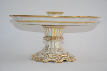 null LARGE CUP ON FOOT

2nd manufacture of Ixelles, period Vermeren-Coché (1852-1869),...