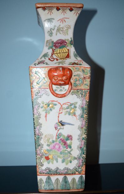 null 
CANTON vase of square form in porcelain of Canton, with polychrome decoration...