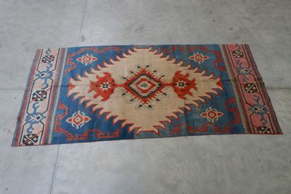 null 
Tapis 




Dimensions : 346 x 147 cm




Lien : 
https://www.clicpublic.be...