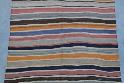 null 
Tapis KILIM Iran 




Dimensions : 252 x 166 cm 




Lien : 
https://www.c...