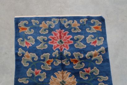 null 
Tapis de Chine




Environ 30-40 ans




Dimensions : 151 x 237 cm 




Lien...