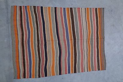 null 
Tapis KILIM Iran 




Dimensions : 252 x 166 cm 




Lien : 
https://www.c...