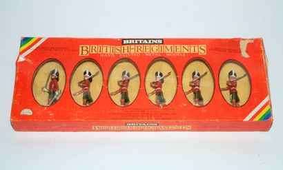 null BRITAINS Modern: Scots & Coldstream Guards on parade in boxes (defaced). We...