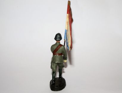ELASTOLIN ELASTOLIN: Soldat porte drapeau de l'armée Hollandaise au défilé, en composition....