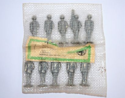 null Complete set of 10 rough metal figures, to be painted, of the Kazakhes army....