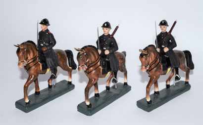 DURSO DURSO: 3 Belgian Gendarmes on horseback. Year 60. Good condition.
