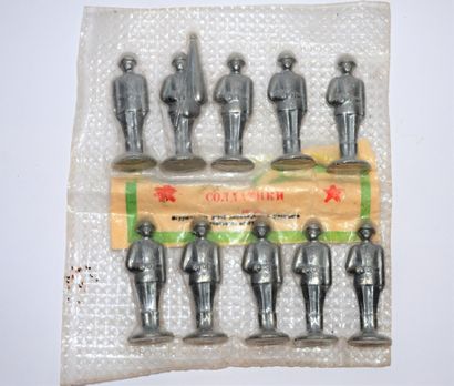 Set complet de 10 figurines en métal brut,...