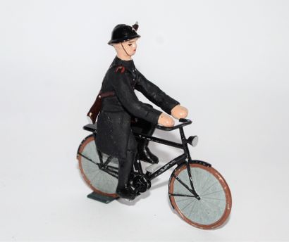 DURSO DURSO: 1 Belgian Gendarme on bicycle. Year 60. Good condition.