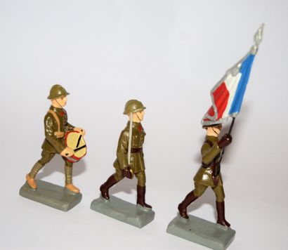 DURSO DURSO tardif (CIRCA 1990): 3 soldats Français au défilé (officier, prte drapeau...