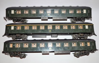 null LIMA 0: rame de 3 wagons voyageurs de la SNCB. Longeur: 49 cm. Modifiés avec...