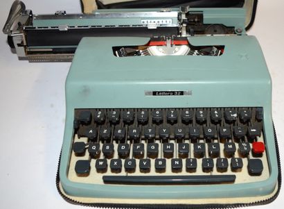 null MaE - OLIVETTI Lettera 32 - Bleue
Sacoche de transport incluse