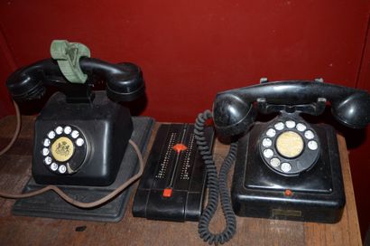 (2) anciens téléphones et un répertoire made...