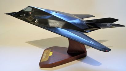 null Gunze Sangyo - Avion de chasse
Modèle: F117 Furtif, en métal noir peint
Référence:...
