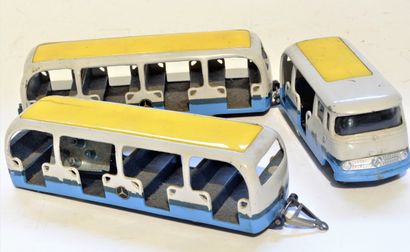TEKNO TEKNO pour Bois Manu en 1958, autobus et deux remorques en jaune et bleu, étant...