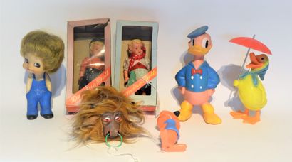 Set of 5 dolls/characters:
-A plastic duck...
