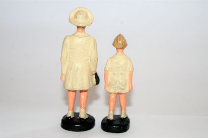 MB M.B : 2 figurines en composition représentant la princesse Joséphine Charlotte...