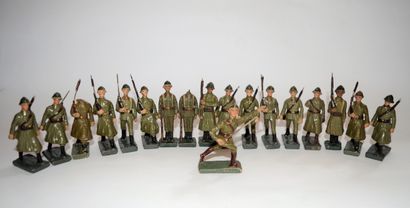 DURSO DURSO : ensemble de 46 soldats Français en uniformes de 14/18 et de 39/40....
