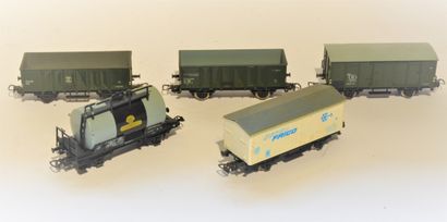null (16) various freight cars of different makes, including (4) Belgian PIKO cars,...