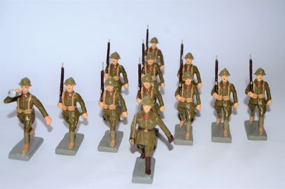 DURSO DURSO tardif : 12 figurines en composition de l'infanterie Fançaise, vers 1940....