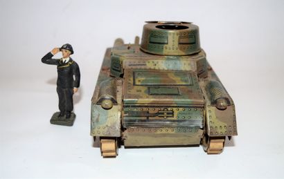 GAMA GAMA : Tank 60 mécanique en tôle lithographiée. Ampoule manquante, les 2 mitrailleuses...