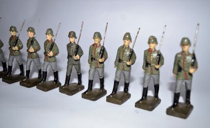 LINEOL LINEOL (5cm) : 22 soldats Allemands de la Whermacht et de la Kriegsmarine...