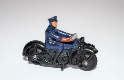 DINKY DINKY TOYS 37 b : Motocycliste Police, pneus en caoutchouc noir sans fissure,...