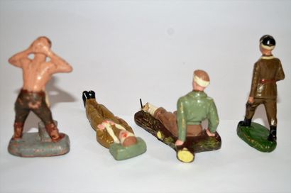 null 4 figurines en composition, 3 blessés et 1 soldat se lavant. Un accident sur...