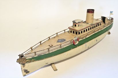 UBERLACKER UBERLACKER bateau de rivière peint en crème et vert, une cheminée, lg....