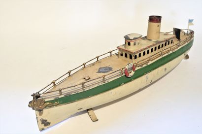 UBERLACKER UBERLACKER river boat painted cream and green, one chimney, lg. 35cm,...