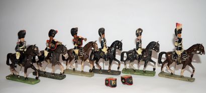 DURSO DURSO : 6 cavaliers de l'escorte royale Belge et 3 cheveaux en composition....
