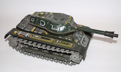 MODERN TOYS MODERN TOYS: M-40 tank, plastic and lithographed sheet metal, wire-guided....