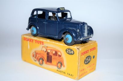 DINKY DINKY TOYS 254 : Taxi Austin FX3 bleu marine, jante bleu moyen, très bon état....