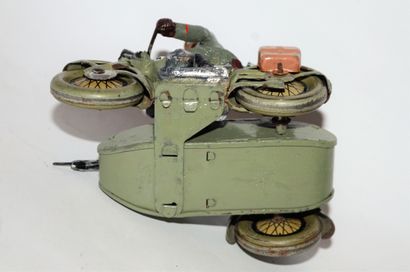 ELASTOLIN ELASTOLIN: Wehrmacht side car in sheet metal, with 2 figures. Paintwork...