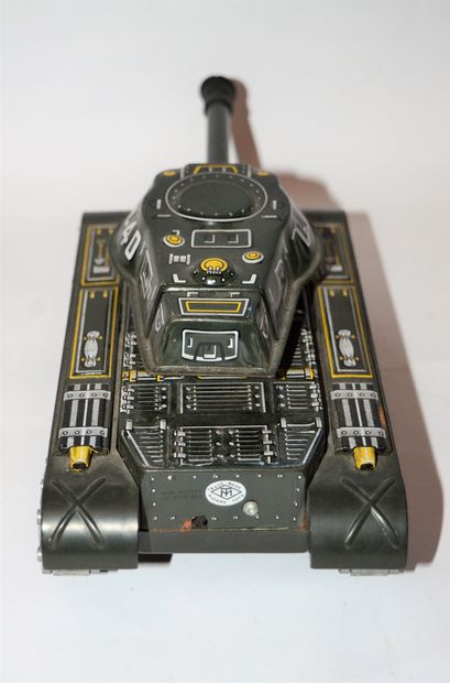 MODERN TOYS MODERN TOYS: M-40 tank, plastic and lithographed sheet metal, wire-guided....