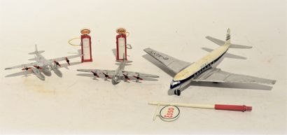 DINKY DINKY (3) aircraft :
702 Comet BOAC (G) - (2) four-engine seaplane (G) (one...