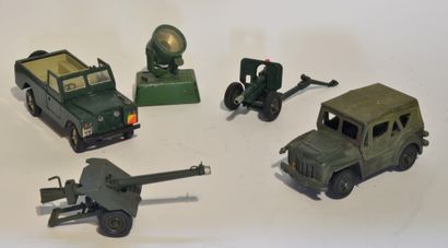BRITAINS BRITAINS (4) military vehicles (L/R)
- Jeep commanding car 
- L.W.B. Land...