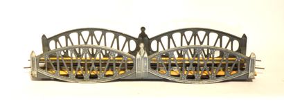 MARKLIN MÄRKLIn écart I, large deck with two arches painted grey, and two oars painted...