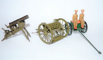 null 2 Chariots d'artillerie, en métal et en tôle peinte, avec 2 servants de l'armée...