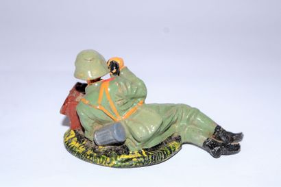 ELASTOLIN ELASTOLIN: Swiss soldier with field telephone, in composition. Circa 50....