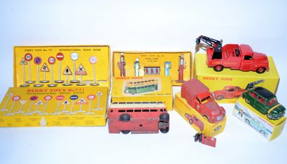 DINKY DINKY TOYS (6): 25 D: 2 CV fourgonnette incendie (wreck), 520: Fiat 600 D (used...
