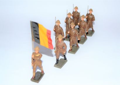 LINEOL LINEOL: 8 Belgian army soldiers on parade with winter coats, in composition....