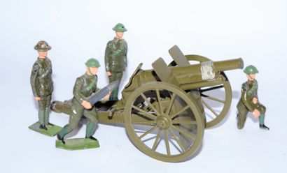 BRITAINS BRITAINS 9715: Royal Artillery cannon, with 4 lead servants. Good condition....