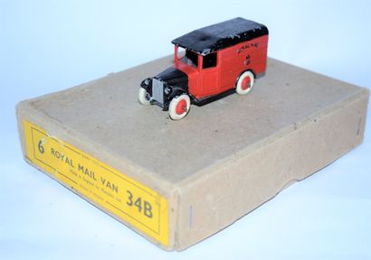 DINKY DINKY TOYS 34 B : Royal Mail Van, in trade box. Some paint chips, white tires....