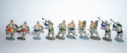 ELASTOLIN ELASTOLIN: 10 armored soldiers in combat, one of the figures is missing...