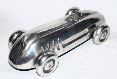 null SAMSLA (? France) : voiture de course des années 30 en aluminium. Longueur:...
